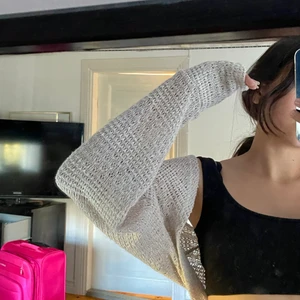 Beige kofta - En jättefin kofta som jag har fått men har en likadan i vit så säljer denna💕 I super bra skick bara andvänd ungefär en gång💗 pris kan diskuteras❤️