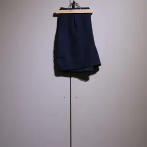 Short shorts in dark blue