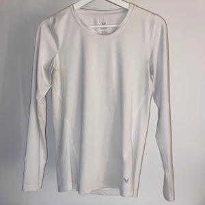 Träningstopp - Helt vanlig vit topp i träningsmaterial, sparsamt använd 