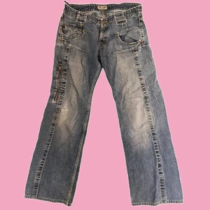 Lågmidjade jeans - Så snygga jeans🤩 Dock är gylfen sönder, därav lågt pris💗