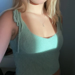 Stickad topp - Knappt använd, priset är plus frakt. 👌🏼 (använd ej köp direkt om de finns) 