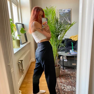 Svarta kostymbyxor  - Lite oversized, sköna och fint skick 