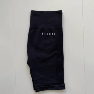 Relode - Slipstream shorts - Svarta biker shorts från Relode i modellen slipstream. Säljs inte längre på hemsidan. Helt oanvända, köpte på Tise men tyvärr var de för små för mig 🙁 Hoppas på att någon annan kan få användning av dem! Storlek S men skulle säga att de passar XS-S