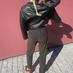 Mörkgröna byxor - Snygga byxor. Dom är lite mer skogs-mörk-gröna irl💚