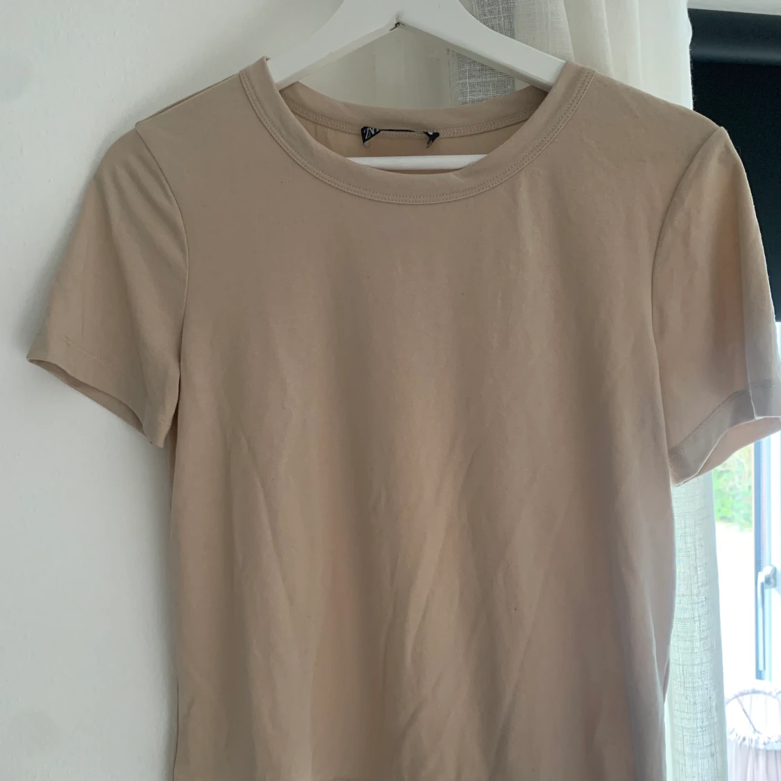 beige tshirt