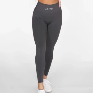 Booster tights - Säljer dessa sjukt snygga gavelo tightsen, köpta för 699! De är väl använda men är i jättebra skick! Dom är sjukt snygga och framhäver verkligen formen🤩