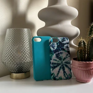 Mobilskal iPhone 8 - Frakt 13 kr  Använd ett fåtal gånger  12 kr st  20 kr för båda 