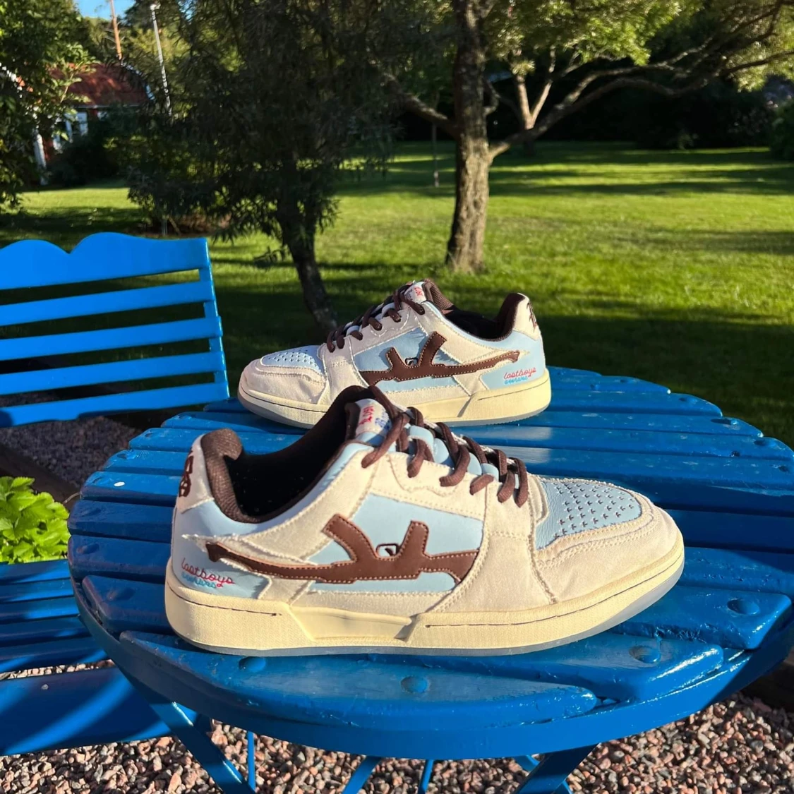 Lost Boys, Tony Lows V2