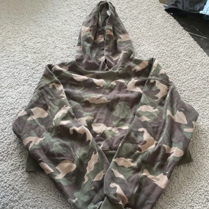 halv tröjan  - halva kropp hoodie 