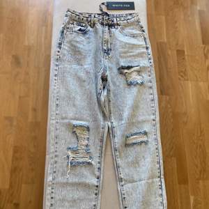 Boyfriend jeans köpta på Whitefoxboutique, australiensk webbshopp. Snyggaste tvätten på jeans jag sett (ljusblå), kan dock inte använda dem då dem är för små därav säljer jag dem. Aldrig använda! 