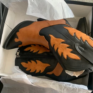 Cowboy boots  - Helt nya! Fel storlek för mig🤎