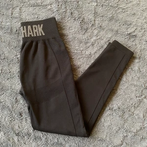 Gymshark flex seamless leggings - Helt nya  Gymshark flex seamless leggings i svart, M. Aldrig använda, endast provade. Säljer då dom inte kommer till användning. Nypris på 550kr, säljer för 300kr. Betalning via swish, frakt tillkommer, skriv vid frågor!