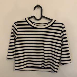 H&M Croptop in good condition. Bought for 199kr