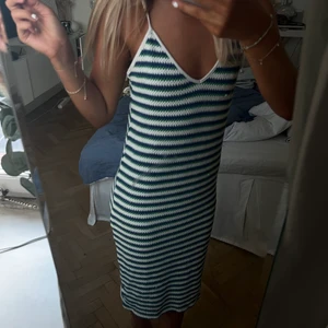 Stickad klänning  - Super söt stickad klänning från Zara i stl S