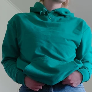 Hoodie från carlings. Strlk: S - Jätteskön tunnare hoodie från Carlings, märke STAY, i strlk: S. Passar superbra på sommaren när det är varmare ute. Köpt i Falun för 300, säljer för 150 kr + Frakt som köparen står för 💕