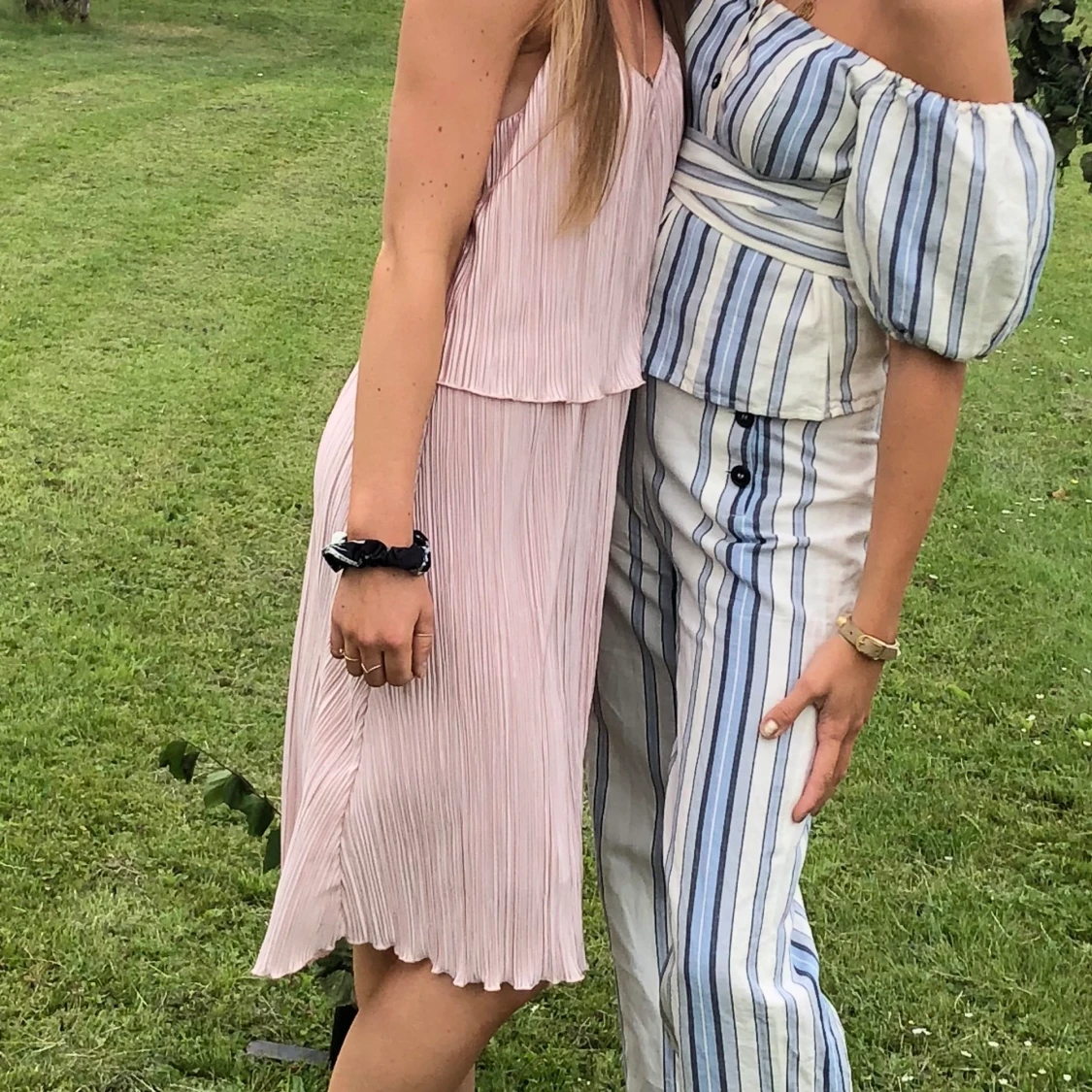 Rosa plisserad klänning i två lager 