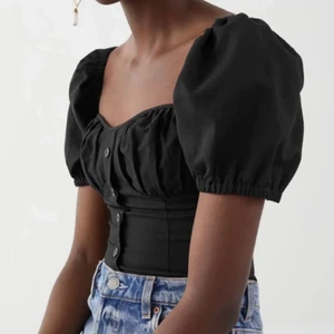 & other stories  - fest topp från & other stories, storlek s och köpt för ca 600kr. Säljer för 150kr. Knappt använd.  