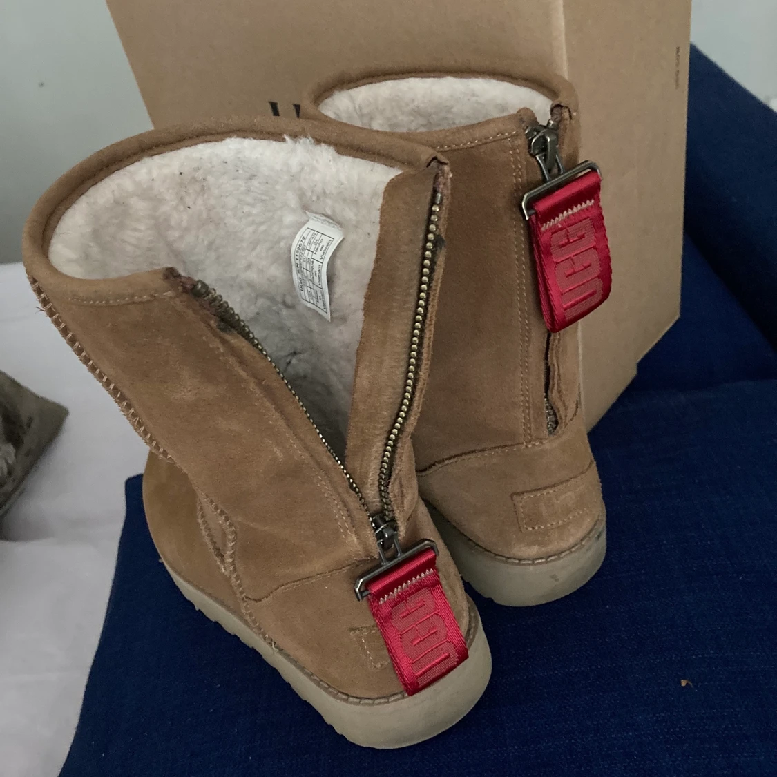 Uggs Logo Zip - 90