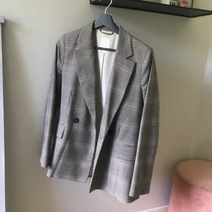 Rutig kavaj - Jättesnygg rutig kavaj lite oversized från hm