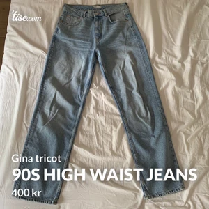 Gina tricot 90s high waist jeans stl 38 - Gina tricot 90s high waist jeans i storlek 38 som just nu är helt slut sålda på deras hemsida. Använda Max 2 gånger pågrund av att dem va för stora och har bara blivit liggandes nu, så de är i väldigt fint skick.                          Om de skulle va något du undrar över hör gärna av dig😊