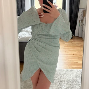 Klänning - En fin helt oanvänd klänning från NAKD. Super fin med små blommor. Ej använd pga för liten😊