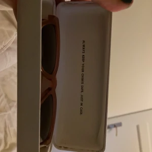 Chimi glasögon - Säljer mina EXTREMT FINA chimhis. Säljer då jag har för många. Jag har haft dessa sen i somras så det är gammal moddelen. 