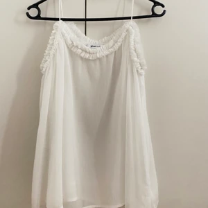 Vit blus  - Vit blus från GinaTricot i storlek S
