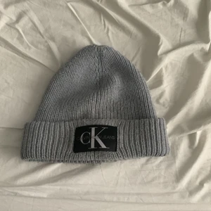 Calvin Klein mössa - Calvin Klein mössa, one size, oanvänd 
