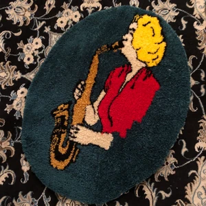 Egen gjord matta - Säljer dena fina matta som jag själv har gjort, det är en matta som är gjord i garn, den är ungefär en meter lång och är i fint skick