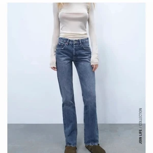Mid Rise jeans  - Intressekoll!! Jättefina jeans från Zara som är bäst intill nya. De är mid Rise och i en jättefin färg. De är i storlek 34