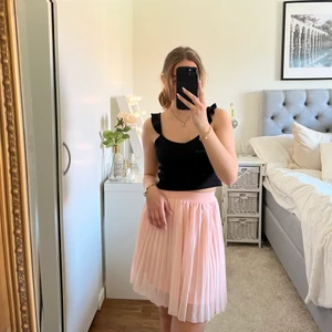 Kjol - Fin kjol från NAKD. Aldrig använd.