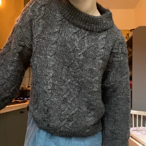 Stickad tröja - Mysig tröja med fin passform som jag låter gå vidare nu! Chunky, bra vårplagg.