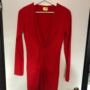 Röd klänning - Använd en gång! 