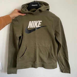 Nike tröja  - En Nike tjocktröja i bra kvalite. Stolek 147-158