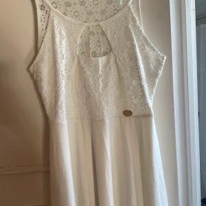 Student klänning/avslutning - En klänning som är använd 1 gång! st M och kostade nypris 599 från bubbleroom 