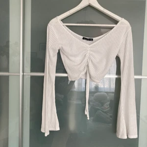 Oanvänd kort topp - Helt oanvänd! Endast testad och passade tyvärr inte min kroppsform. 