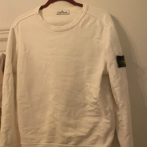 Stone island size S - Okej skick 7/10 skulle jag nog säga. 