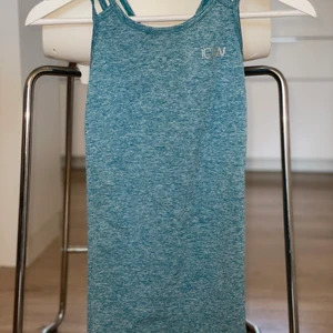 Icaniwill träningslinne turkos/blå - Turkos/blått träningslinne från Icaniwill. Använt men i väldigt fint skick. Väldigt stretchigt. Korsat på ryggen