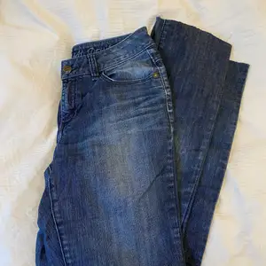 Vintage jeans från Esprit😍 säljer då dim tyvärr är lite små på mig😩🙏🏼