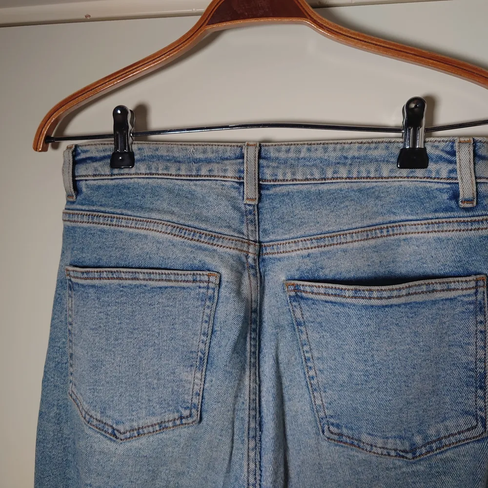 Blå jeans med raka ben🌱. Jeans & Byxor.