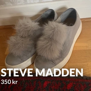 Steve Madde sneakers  - Steve Madden sneakers. Använt skick, men mycket sköna. Gör ont i hjärtat att behöva slänga dem.