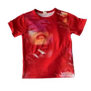 Graphic baby tee från urban outfitters i stl S