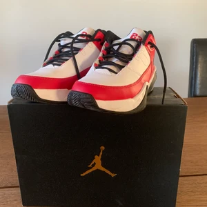 Jordan Max aura 3 - Skorna är som nya, använda 2 ggr