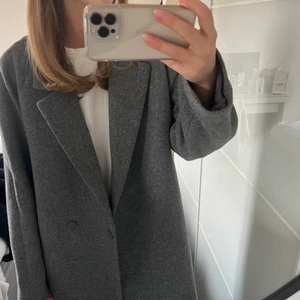 Kappa  - Säljer min gråa kappa från HM 