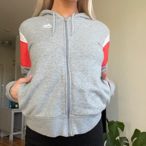 Nike hoodie  - Sparsamt använd Nike-hoodie. Strl XS
