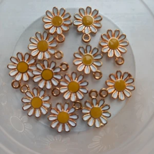 Guldiga blom berlocker - Guldiga blom berlocker 10 kr st+frakt