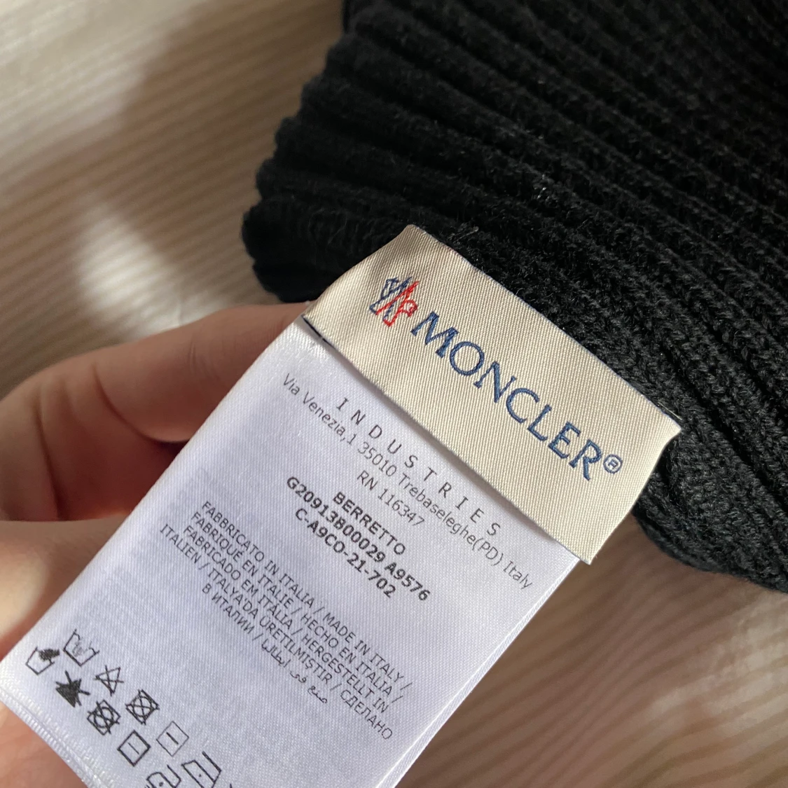 Moncler mössa  - 91