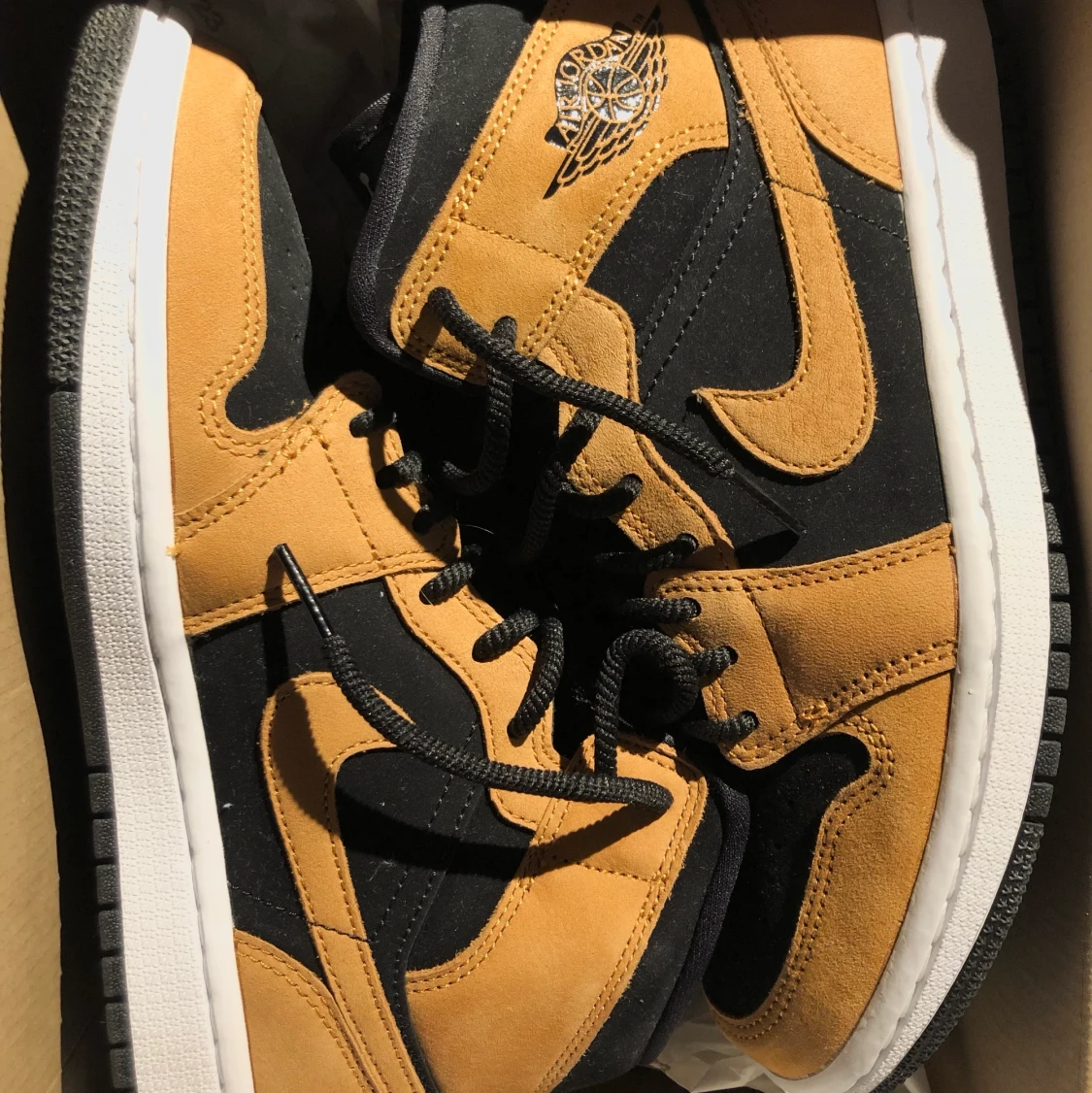 HELT OANVÄNDA  ÄKTA AIR JORDANS  - 90