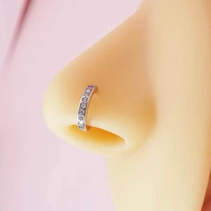 Ny näspiercing  - Helt ny, silver näspiercing som inte kommer till användning då jag råkade beställa två likadana.