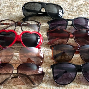 Solglasögon  - I bra skick! 20kr per styck! 150kr för alla! 